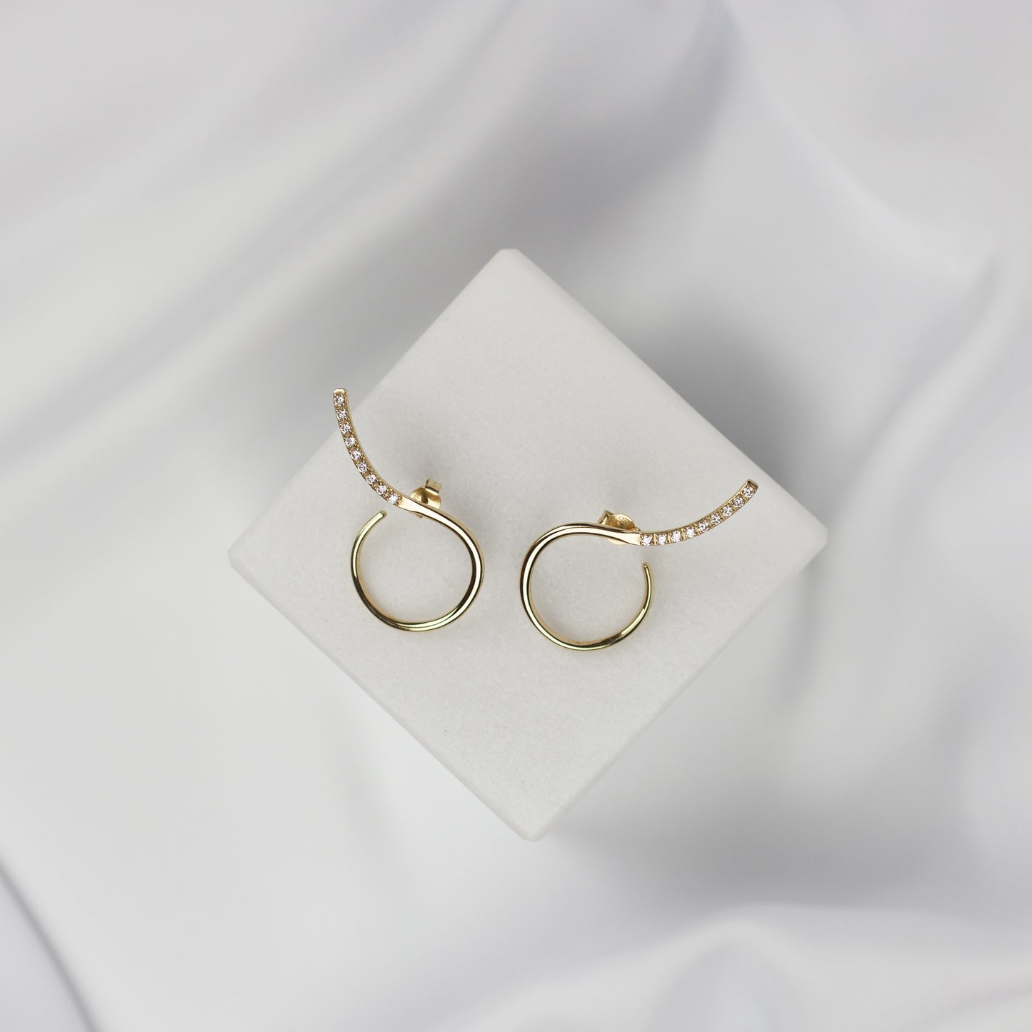 Gold 18k Earrings P "Lines Collection"