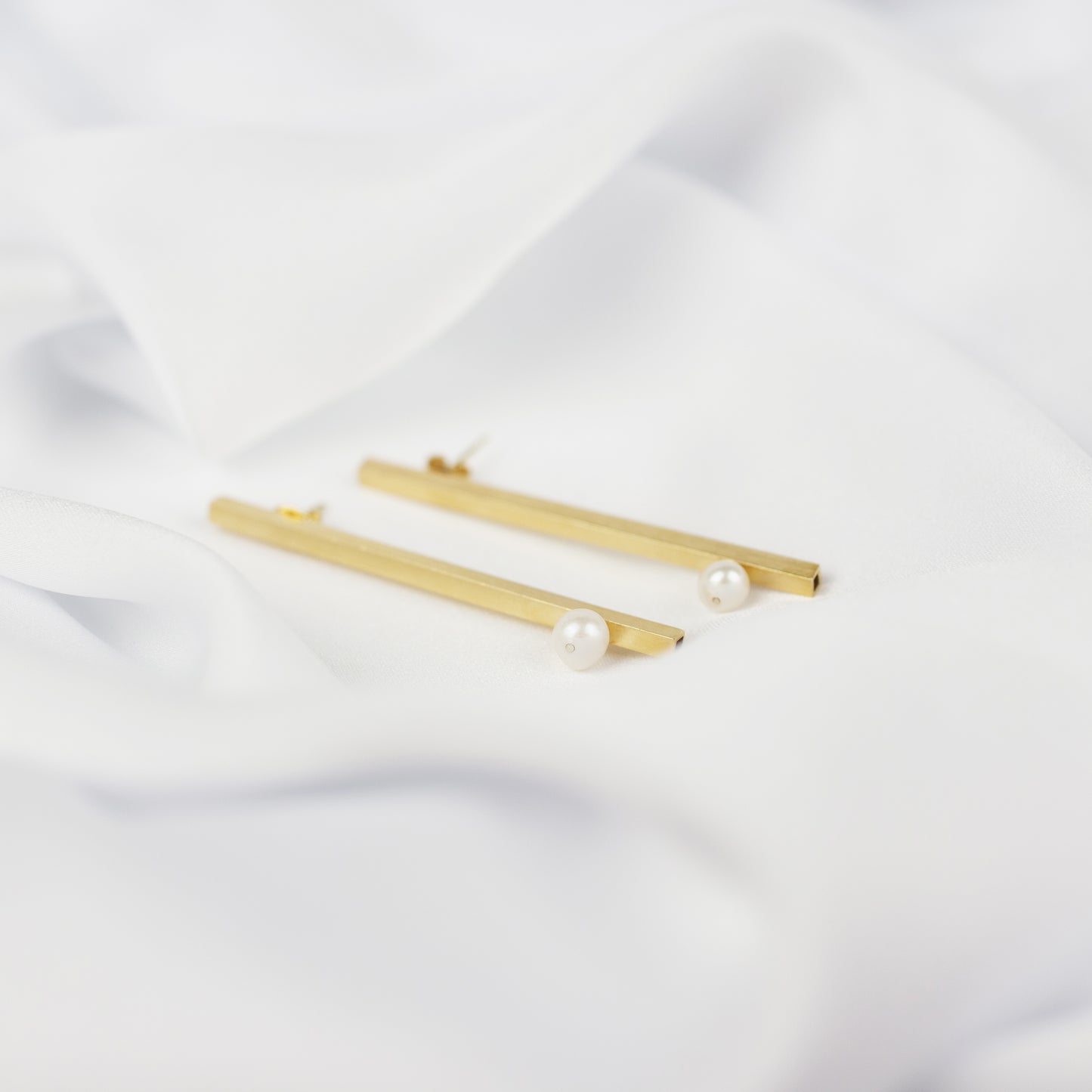 Earrings Bar Pearl Gold Plated "Vermeer Collection"